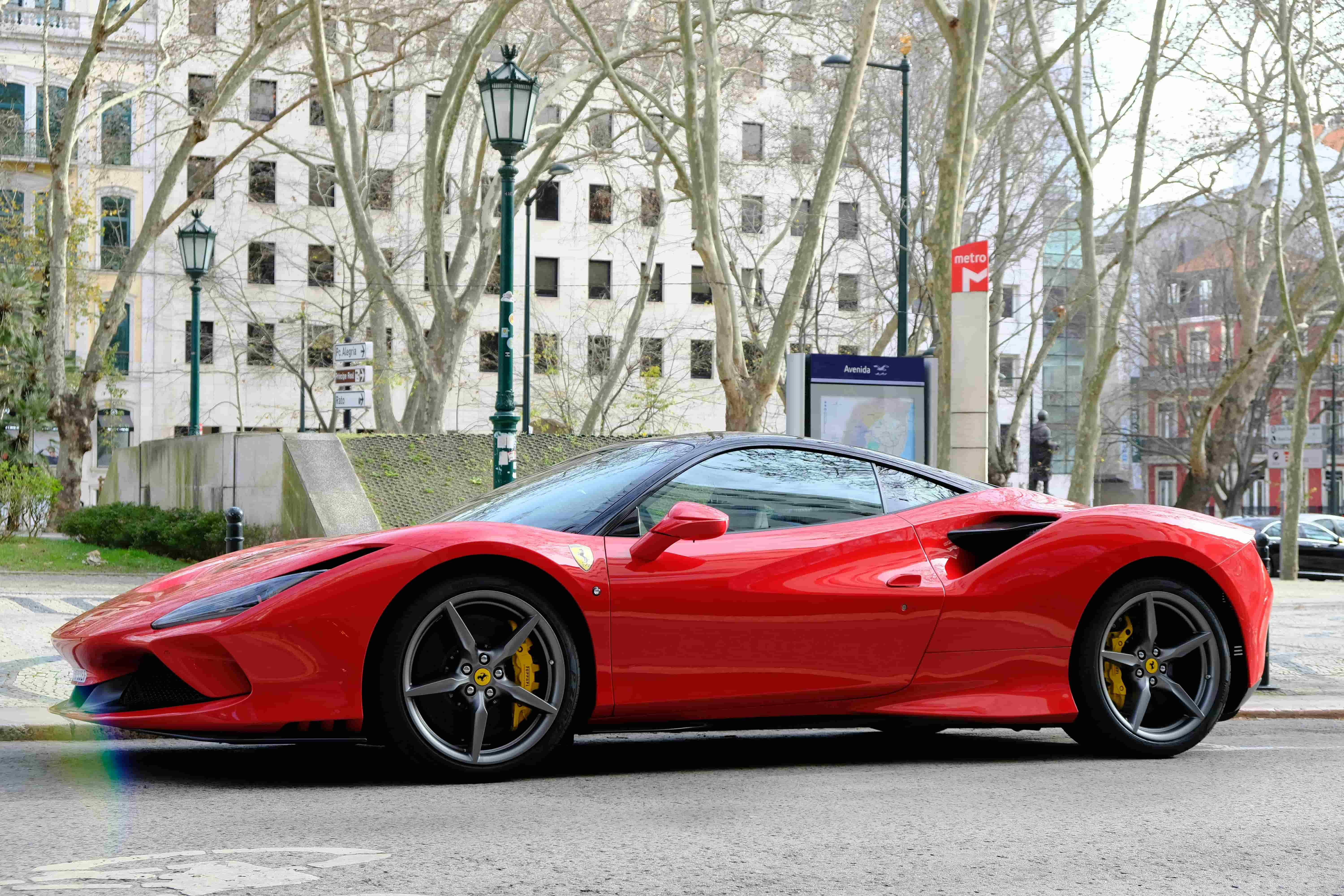 Ferrari 488 rouge à louer en Suisse romande - Car-Share.ch